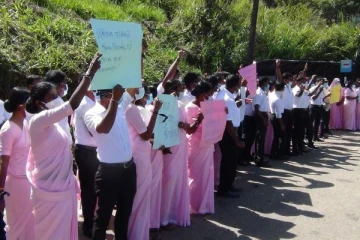 கொட்டகலையில் அரசினர் ஆசிரியர் கலாசாலை ஆசிரிய பயிலுநர்கள் அரசுக்கு எதிராக போராட்டம் (Photos)