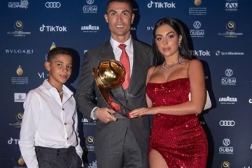 Coca Cola போன்ற குளிர்பானங்களுக்கு நோ! பெற்ற மகனுடன் சண்டையிட்ட ரொனால்டோ