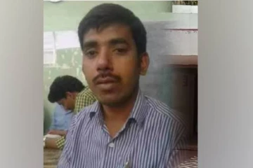 பல மாணவிகள் வந்திருக்காங்க! நீயும் என் வீட்டுக்கு வா... மாணவிகளுக்கு பாலியல் தொல்லை தந்த ஆசிரியர் கைது