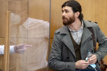 கழிவறைக்குள் மறைத்து வைத்திருந்த துப்பாக்கியை எடுக்கச் சென்றபோது சிக்கிய ஜேர்மன் வீரர்: அகதியாக இரட்டை வாழ்க்கை