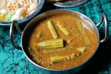 சுட சுட சாதத்திற்கு சூப்பரான முருங்கைக்காய் சாம்பார்! இதை மட்டும் சேர்த்துக்காதீங்க