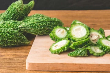 தப்பித்தவறியும் பாகற்காயுடன் இந்த உணவுப்பொருட்களை சாப்பிடாதீங்க!