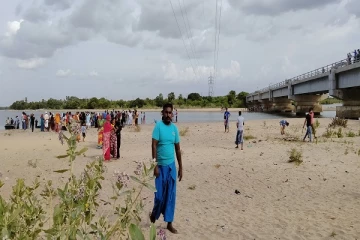 கிண்ணியா பாலத்துக்கு அருகில் நீரில் மூழ்கி இளைஞரொருவர் மரணம்