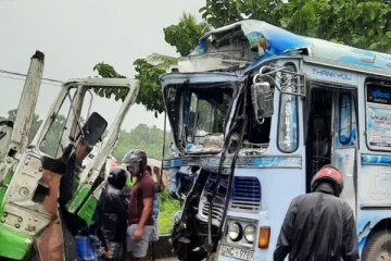 மூதூர் பகுதியில் கோர விபத்து! - 26 பேர் படுகாயம் (Video)