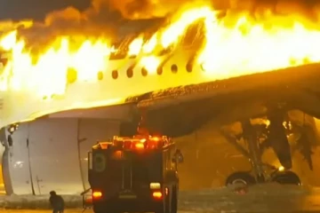 ஜப்பானில் பரபரப்பு; 380 பயணிகளுடன் பயணித்த விமானம் தீக்கிரை