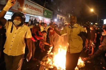 மக்கள் கொந்தளிப்பு திசை மாறும் ஆபத்து: அரசாங்கத்திற்கு பகிரங்க எச்சரிக்கை (Video)
