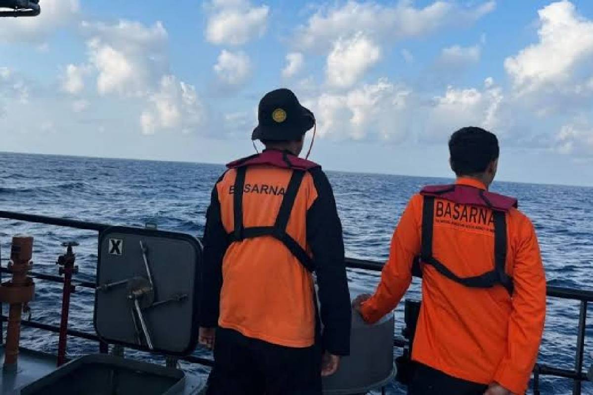 இந்தோனேசியாவில் படகு விபத்து: தேடும் பணிகள் தீவிரம் | Boat Accident In Indonesia Search Operations இந்தோனேசியாவில் படகு விபத்து: தேடும் பணிகள் தீவிரம் | Boat Accident In Indonesia Search Operations