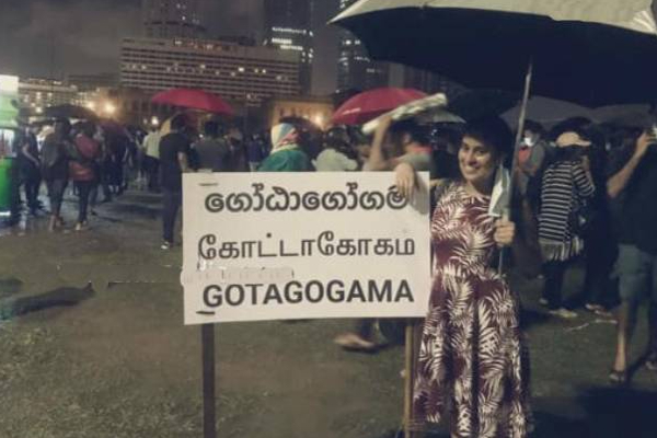 காலி முகத்திடலில் கொட்டும் மழையிலும் தொடரும் ஆர்ப்பாட்டம்! | Demonstration Continue In Even Pouring Rain Galle