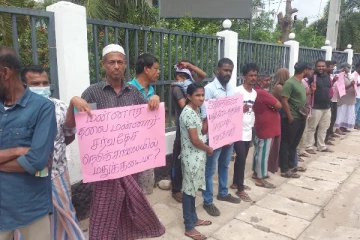 மன்னாரில் புதிதாக திறக்கப்படவுள்ள மதுபானசாலைக்கு எதிர்ப்பு தெரிவித்து போராட்டம்