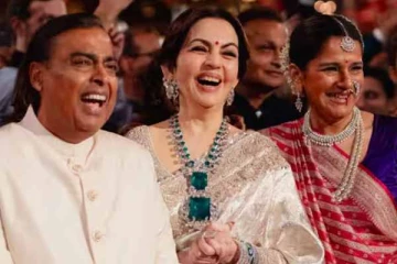 அம்மாடியோ... மகன் திருமண கொண்டாட்டத்தில் நீதா அம்பானி அணிந்த நெக்லஸ் விலை தெரியுமா