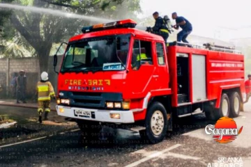 බිහිසුණු අනතුරක් - රතිඤ්ඤා වැඩපොළක දරුණු ගින්නක්