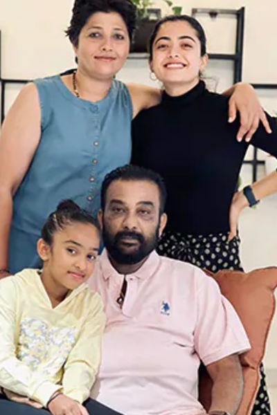 நடிகை ராஷ்மிகா மந்தனாவின் அப்பா, அம்மாவை பார்த்துள்ளீர்களா.. இதோ புகைப்படம் பாருங்க | Rashmika Mandanna Father Mother Photo