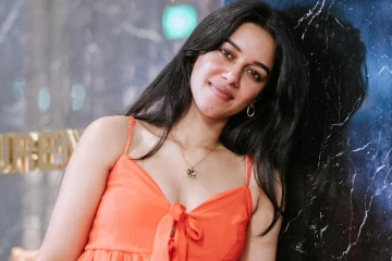 மிர்னாலினி ரவி செம ட்ரெண்டி உடையில் ஹாட் போட்டோஷூட்