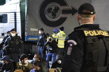 போலந்தில் இலங்கையர்கள் குழுவொன்று கைது