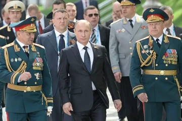 உக்ரைன்  போரில் தோல்வி;  முக்கிய உயரதிகாரிகளை தூக்கி எறிந்தார்  புடின்!