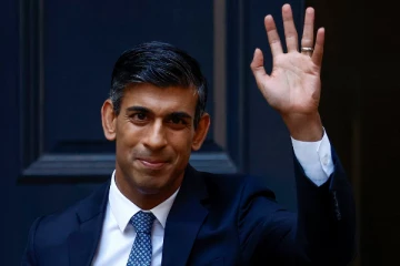 நீங்கள் எப்படி பிரித்தானியாவுக்கு வந்தீர்கள்? ரிஷியின் புதிய புலம்பெயர்தல் கொள்கைக்கு மக்கள் ரியாக்‌ஷன்