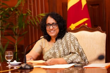 இந்தியாவிலிருந்து நாடு திரும்பிய பிரதமர் ஹரிணி அமரசூரிய