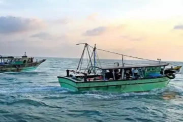 இலங்கை கடற்பரப்பில் மீன்பிடித்த 15 இந்தியர்களுக்கு நீதிமன்றம் விடுத்துள்ள உத்தரவு