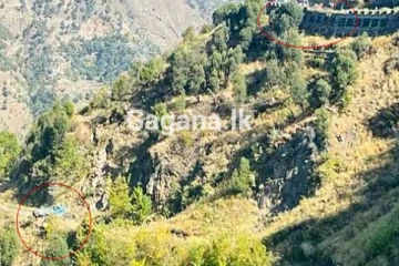 බස් රථයක් අඩි 300ක ප්‍රපාතයකට පෙරළෙයි - 38ක් ජීවිතක්ෂයට (විදෙස්) - (VIDEO)