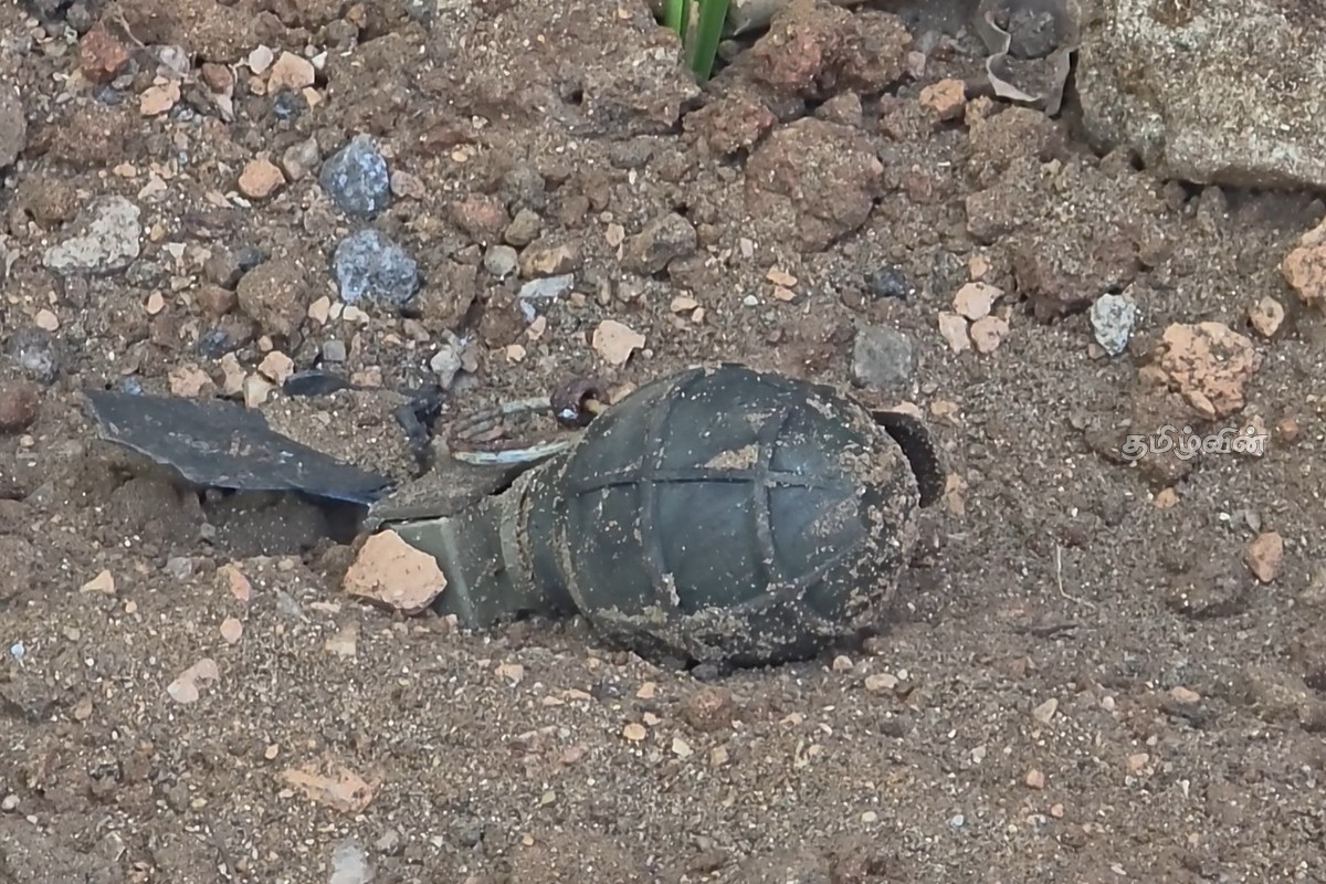 மூதூரில் இரு கைக்குண்டுகள் மீட்பு! | Two Hand Grenades Recovered In Mudur