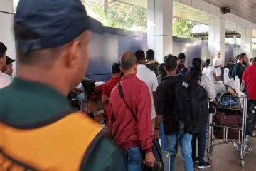 கட்டுநாயக்க விமான நிலையத்திலிருந்து தப்பியோடிய இலங்கையர்கள்