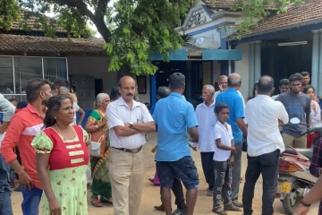 யாழில் அடாவடித்தனம் காட்டிய போதகர் (Photos)