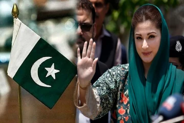 பாகிஸ்தானின் முதல் பெண் முதலமைச்சராக மரியம் நவாஸ் பதவியேற்பு