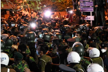 வெடித்தது மக்கள் புரட்சி: பதுங்கிய ராஜபக்ச குடும்பம் (Video)