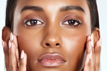 வெயில் காலத்தில் முகத்தில் அதிகமாக எண்ணெய் வழிகிறதா? - தடுக்க இதோ டிப்ஸ்