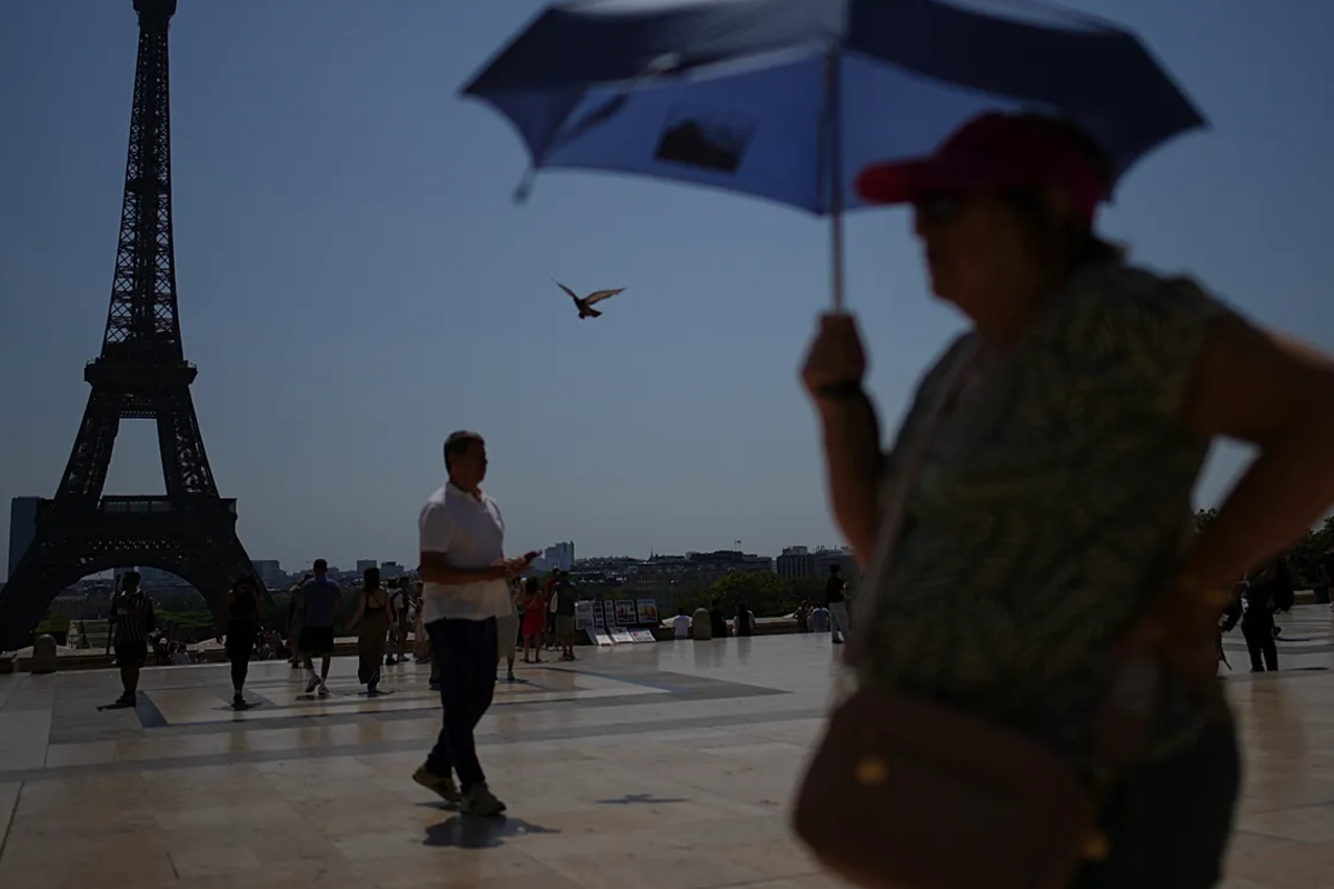 பிரான்ஸில் கடும் வெப்பத்தால் 18 பேர் பலி | 18 Dead Due To Extreme Heat In France பிரான்ஸில் கடும் வெப்பத்தால் 18 பேர் பலி | 18 Dead Due To Extreme Heat In France