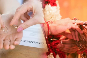 நீதிமன்றங்களில் 50,000 விவாகரத்து வழக்குகள் !