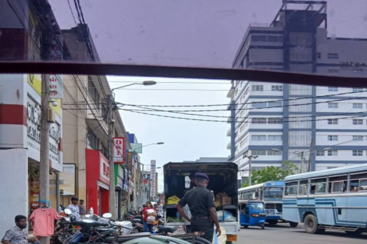 யாழில் காணி விடுவிப்புக் கோரிக்கை ; சோள விற்பனையால் எழுந்த புதிய சர்ச்சை | Land Release Requ Jaffna New Controversy Over Sale யாழில் காணி விடுவிப்புக் கோரிக்கை ; சோள விற்பனையால் எழுந்த புதிய சர்ச்சை | Land Release Requ Jaffna New Controversy Over Sale