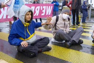 சூரிச் பொலிஸார் மீது 17 வயது ஆர்வலர் பகீர் குற்றச்சாட்டு