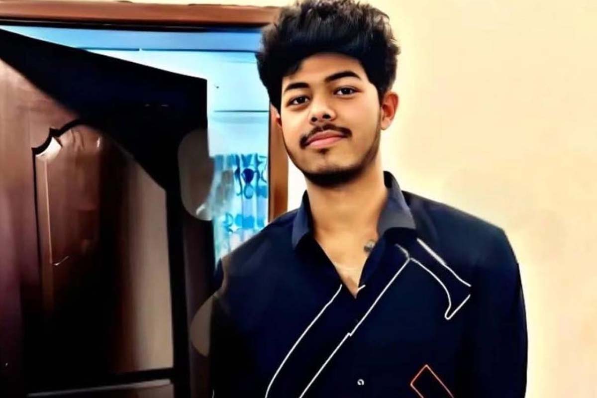 தந்தை விஜய்யின் இன்ஷியலை மாற்றினாரா சஞ்சய்? பின்னணியில் உள்ள உண்மை இதோ | Vijay Son Sanjay Avoit Father Initial Behind Truth