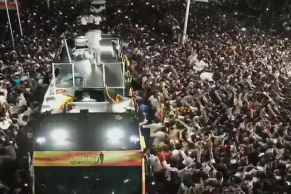 பலியான மக்கள்: நீண்ட மெளனத்தில் விஜய் - தோல்வியடைகிறதா தவெக தலைமை | Karur Stampede Vijay Leaves Home After A Long Wait