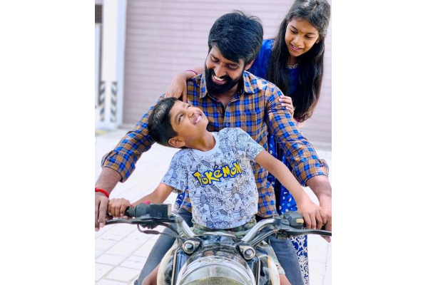 மகளிர் தினத்தில் மகளுடன் எடுத்த அழகிய வீடியோவை வெளியிட்ட நடிகர் சூரி- இதோ | Soori Special Womens Day Wish