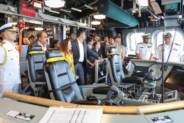 கொழும்பு துறைமுகத்தை வந்தடைந்த அமெரிக்க கப்பல் | American Ship Arrives At Colombo Port