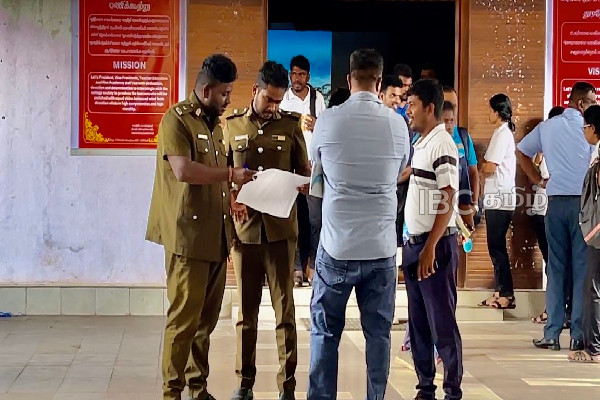 வவுனியா தேசிய கல்வியற்கல்லூரி ஆசிரிய மாணவர்களுக்கு திடீர் சுகவீனம் | Vavuniya National College Students Fall Ill வவுனியா தேசிய கல்வியற்கல்லூரி ஆசிரிய மாணவர்களுக்கு திடீர் சுகவீனம் | Vavuniya National College Students Fall Ill