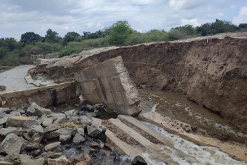 கடுமையான விமர்சனங்களுக்கு உள்ளாகியுள்ள வியாயாடிக்குளம் கட்டுமான உடைவு - காரணம் யார்!