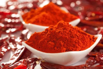 மிளகாய்த்தூளால் தங்க நகையை இழந்த பெண்!
