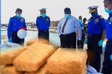 கடற்படையினரிடம் சிக்கிய பெருமளவு போதைப் பொருட்கள்