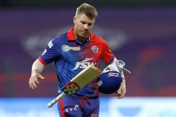 டெல்லி அணியின் கேப்டனை உடனே மாற்றுங்கள் - கதறும் ஹர்பஜன் சிங்