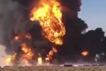 வரிசை கட்டி நின்ற எண்ணெய் லாரிகளில் தீ விபத்து; 60 பேர் படுகாயம்