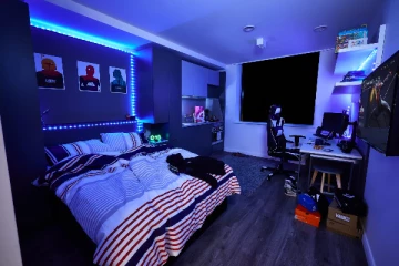 யாழில் பல்கலைக்கழக மாணவனின் அறைக்குள் ஆடையின்றி பிடிபட்ட 19 வயது மாணவி