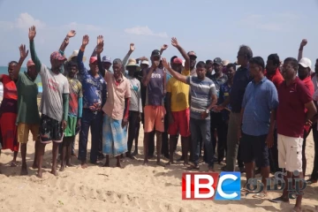 யாழில் மறுக்கப்பட்ட அனுமதி :போராட்டத்தில் குதித்த கடற்றொழிலாளர்கள்