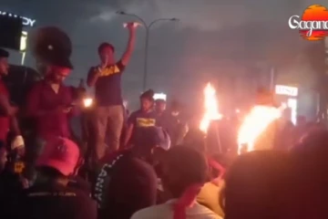 කැලණිය විශ්ව විද්‍යාලයේ දැවැන්ත විරෝධතාව - මේ මොහොතේ උණුසුම් තත්වය මෙන්න...(VIDEO).