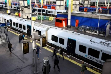 பிரித்தானியாவில் 30 ஆண்டுகளில் இல்லாத அளவுக்கு முடங்கிய ரயில் சேவை!