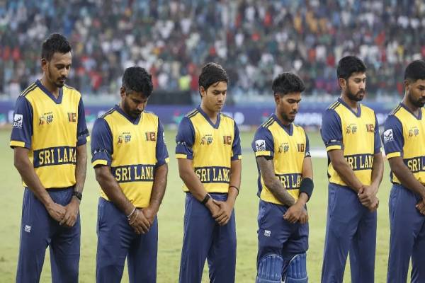 துனித் வெல்லாலகேயின் தந்தைக்காக சர்வதேச அரங்கில் மௌன அஞ்சலி | Wellalage S Father Honored Before Asia Cup Match