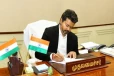 மதிய உணவை கையில் எடுத்து வந்த விஜய் - குவியும் பாராட்டுக்கள்
