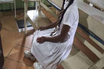அதிபரின் தாக்குதலில் மாணவி வைத்தியசாலையில் !